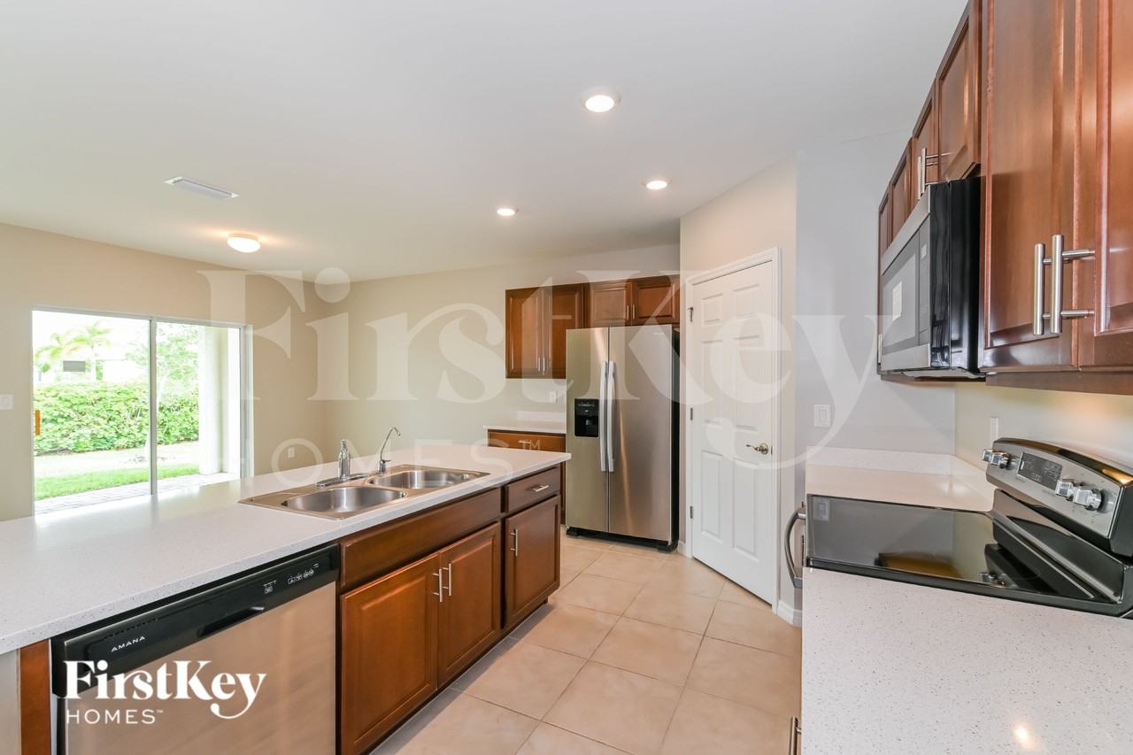 2820 Nw 21st Ave - Photo 7 of 18