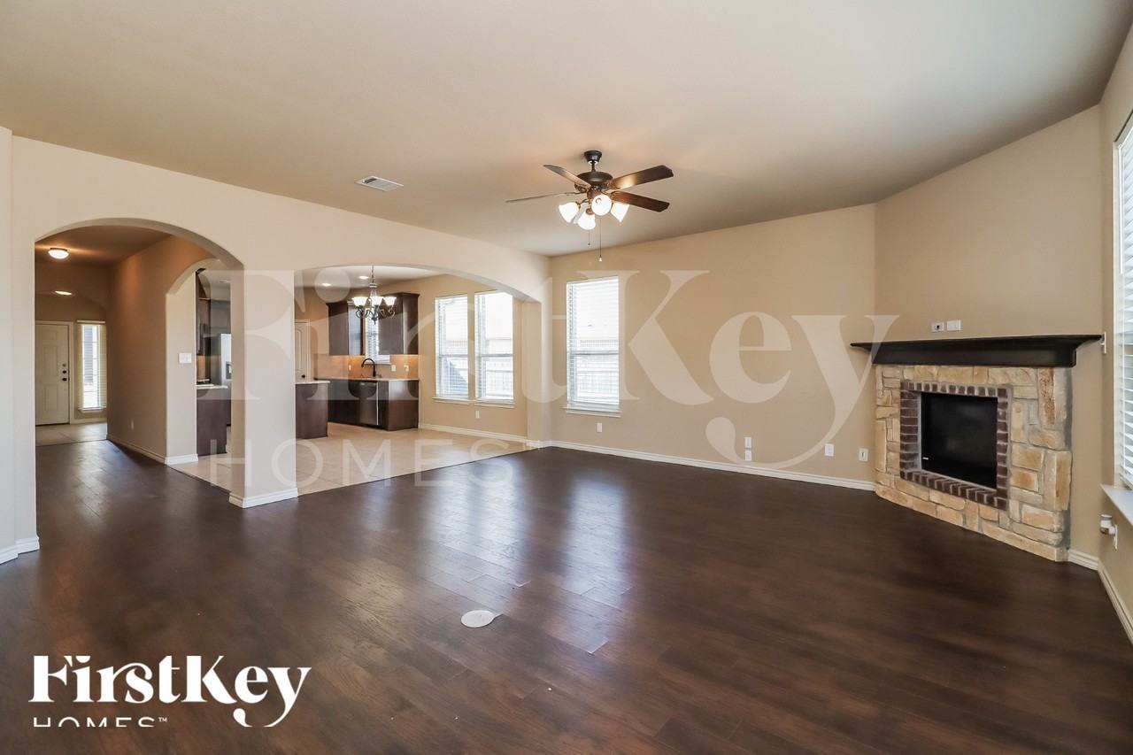 1005 Destrehan Ct - Photo 6 of 23