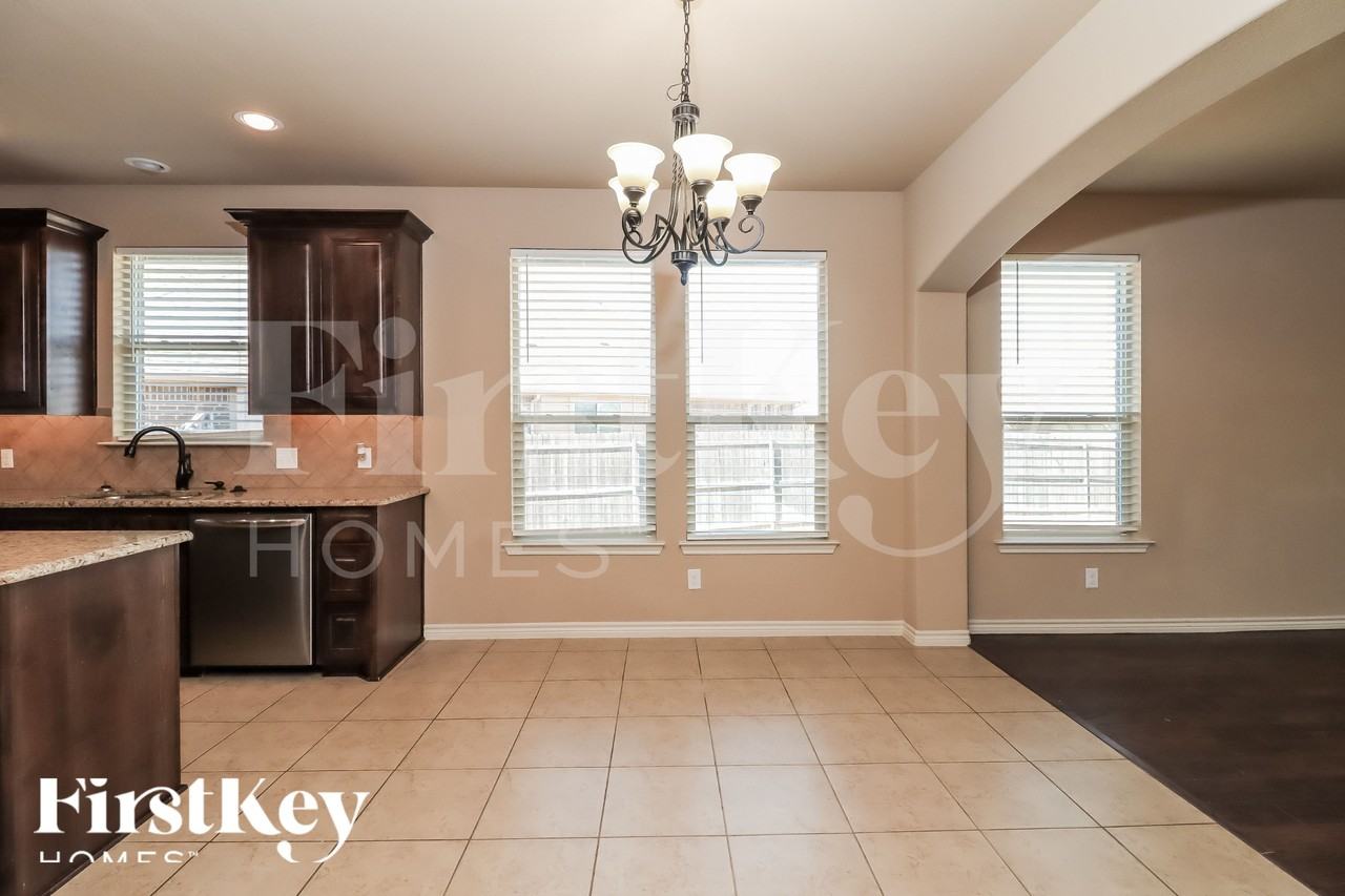 1005 Destrehan Ct - Photo 7 of 23