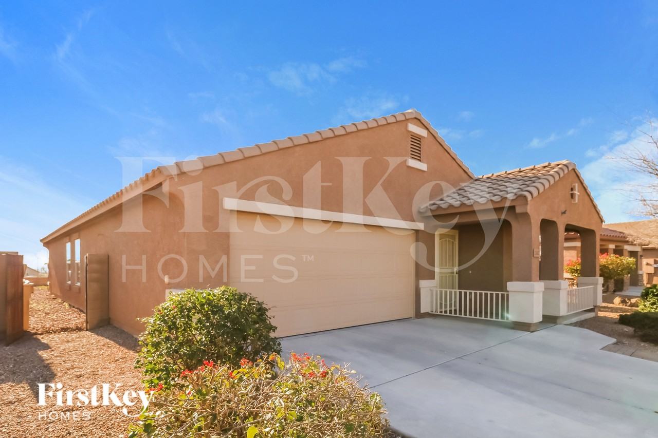 21621 W Watkins St - Photo 2 of 15