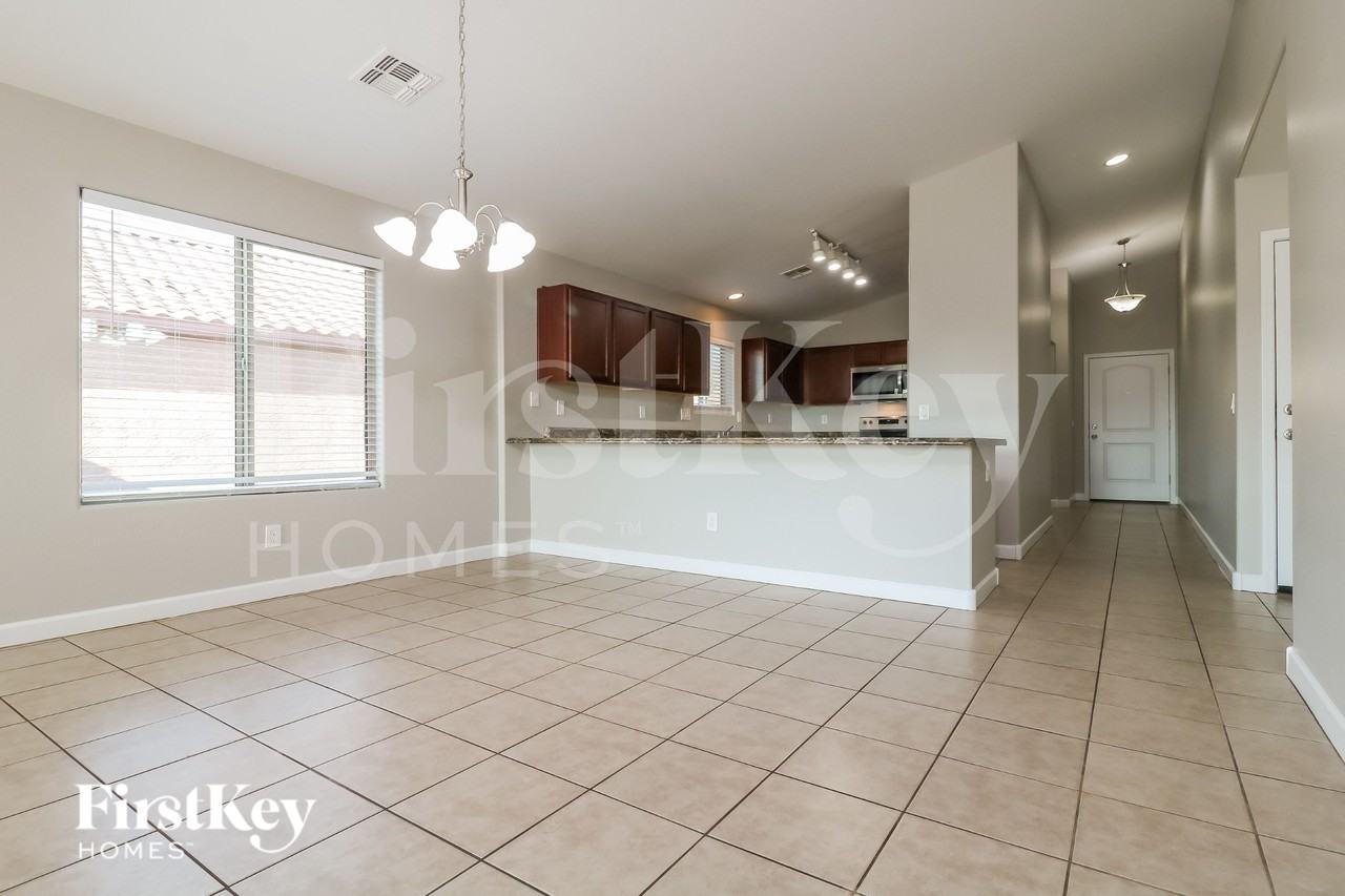 21621 W Watkins St - Photo 5 of 15