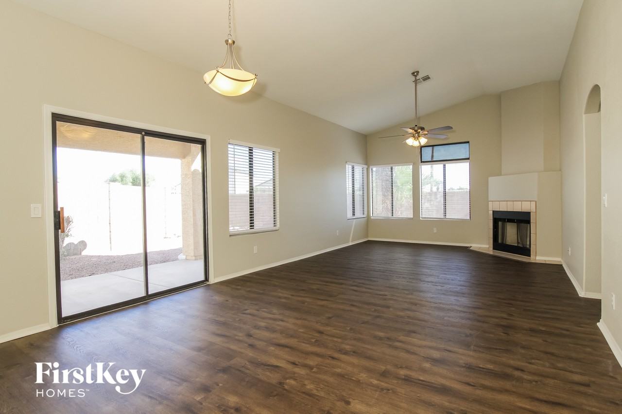 14915 N 86th Dr - Photo 4 of 15