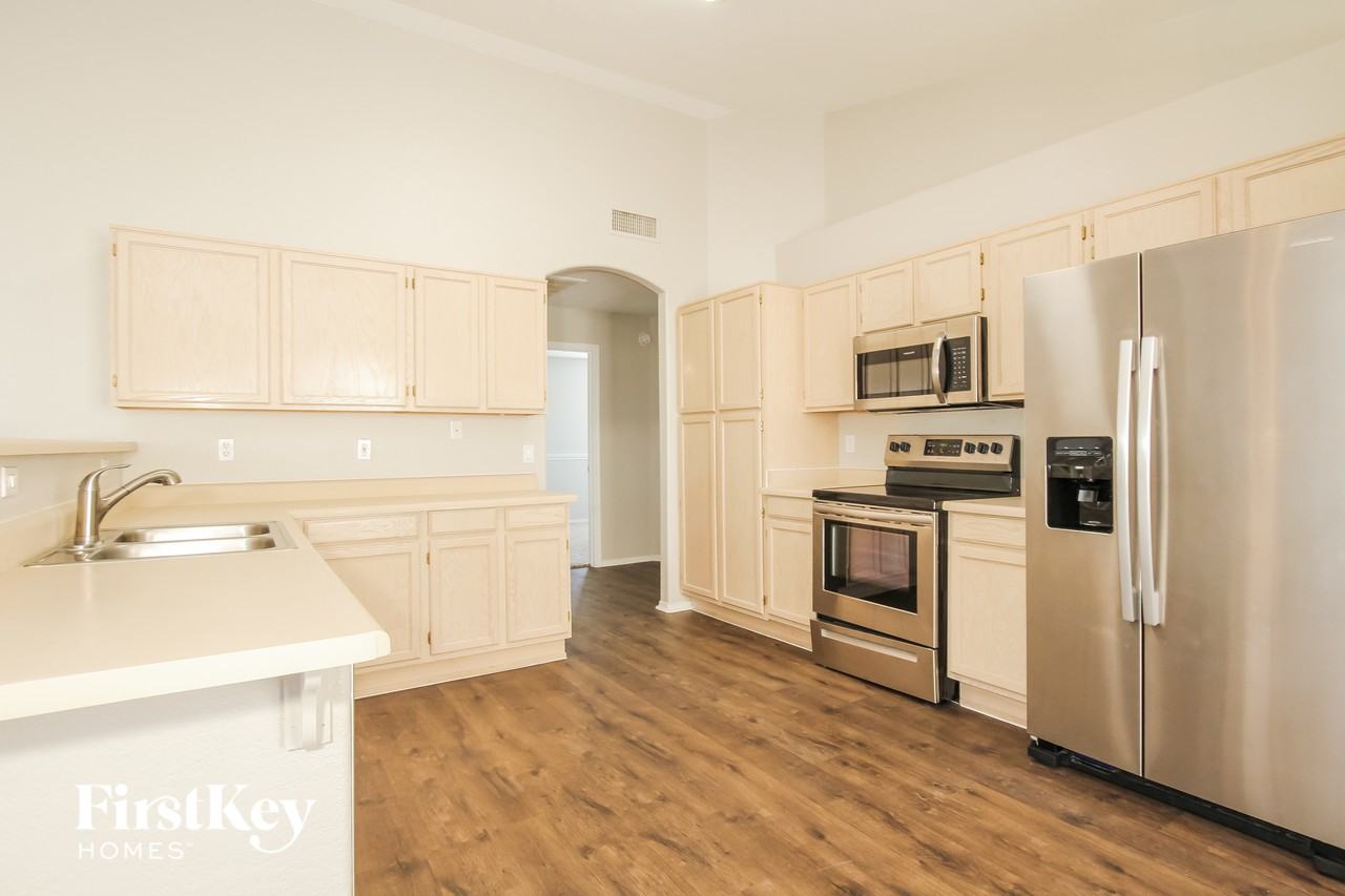 14915 N 86th Dr - Photo 6 of 15