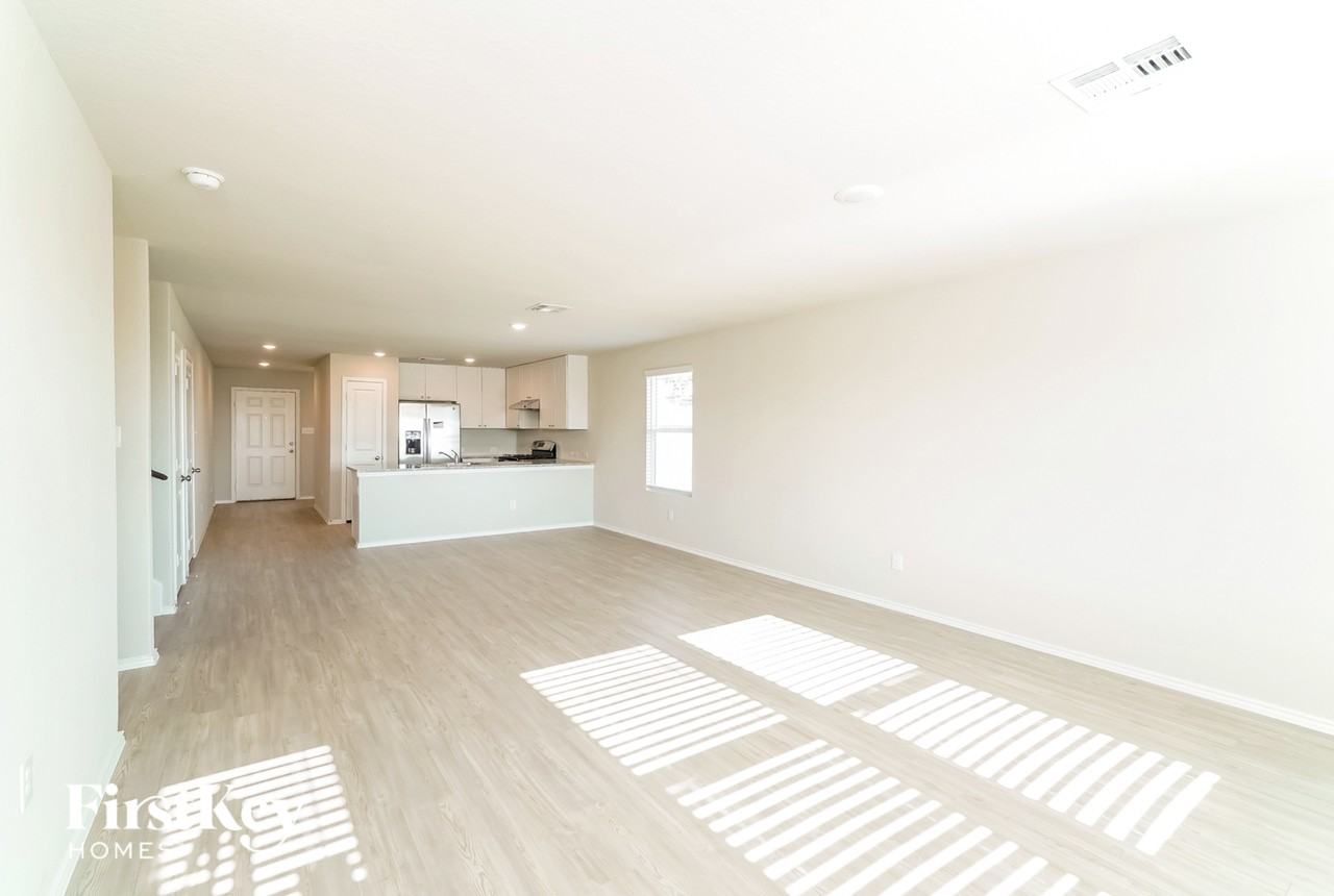 13244 Rosemary Cv - Photo 3 of 15