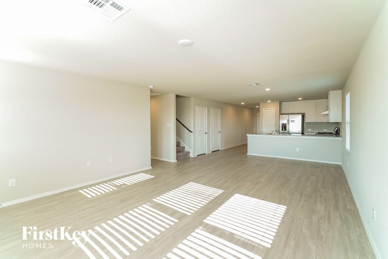 13244 Rosemary Cv - Photo 4 of 15