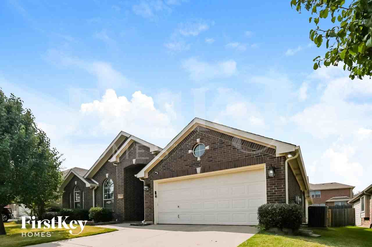 403 Canadian Trl - Photo 2 of 15