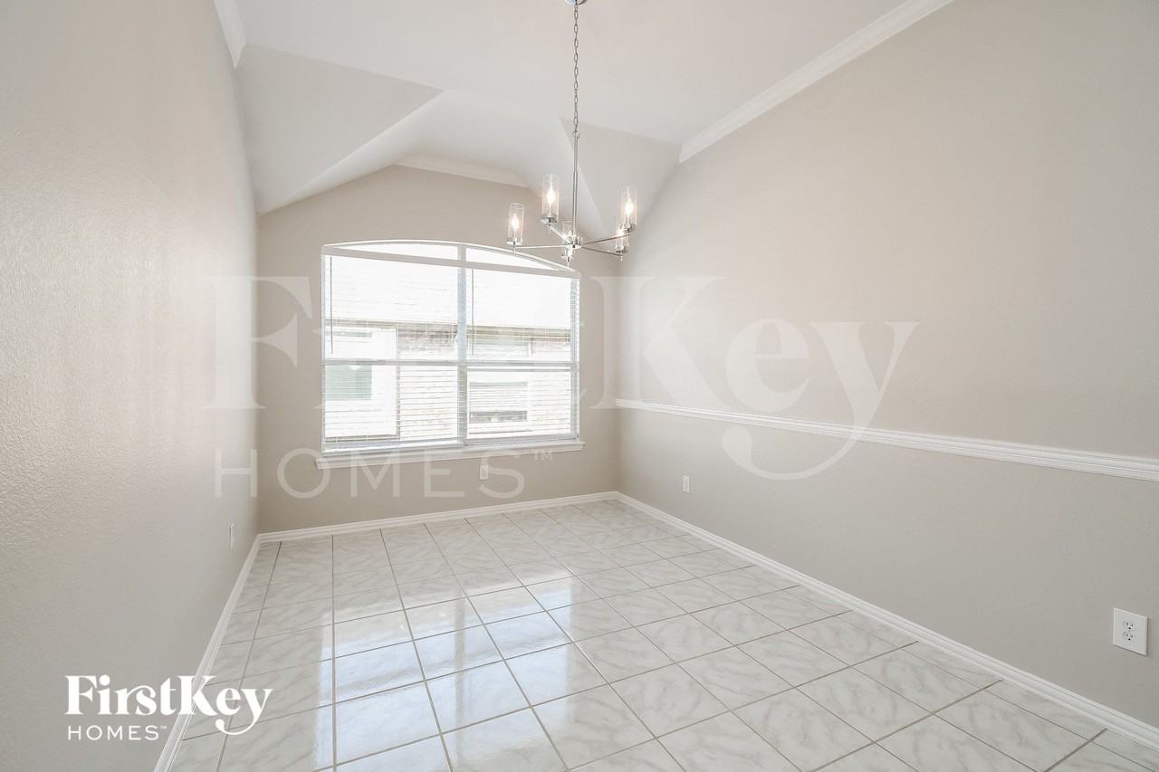 403 Canadian Trl - Photo 5 of 15