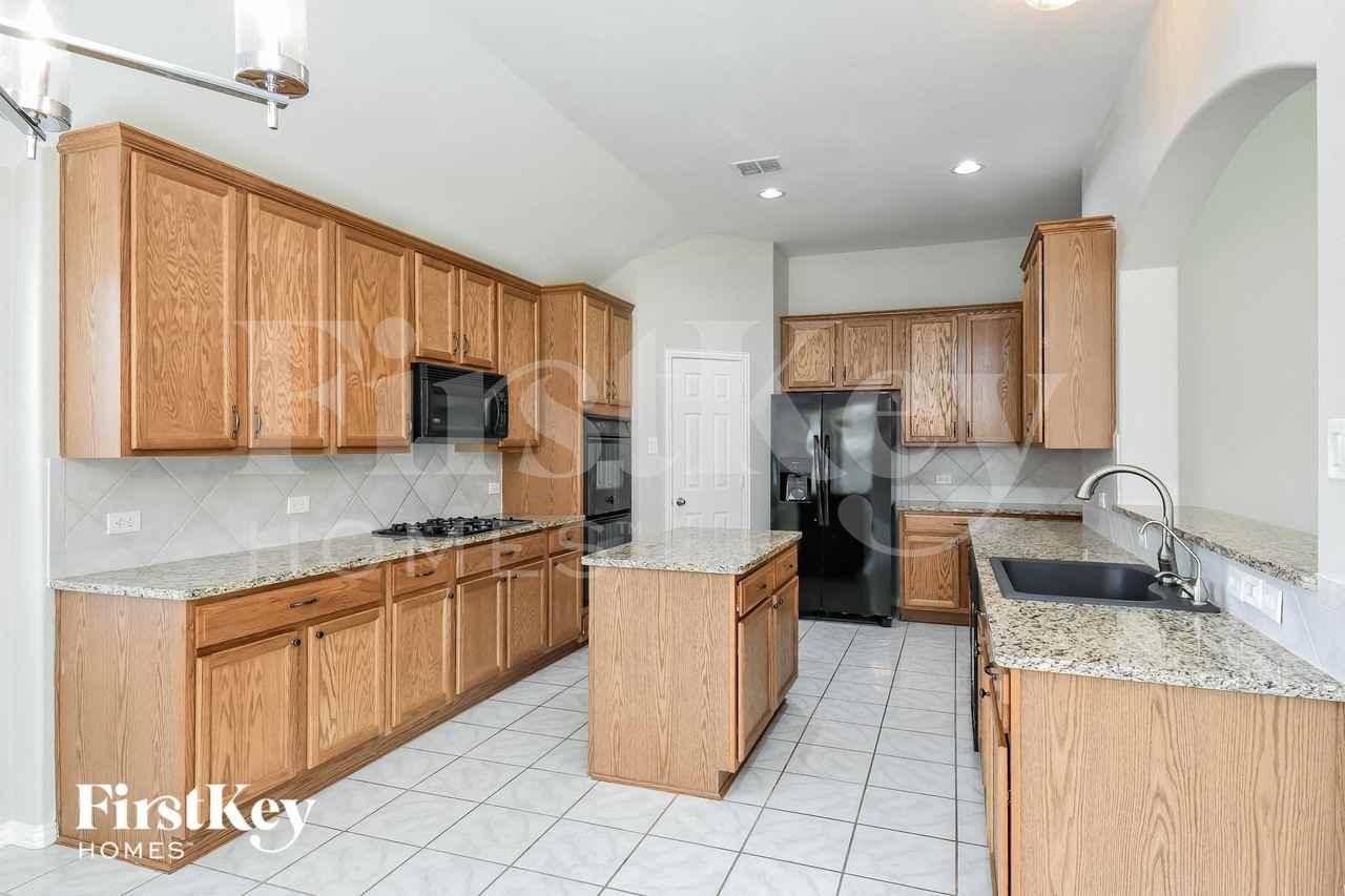 403 Canadian Trl - Photo 7 of 15