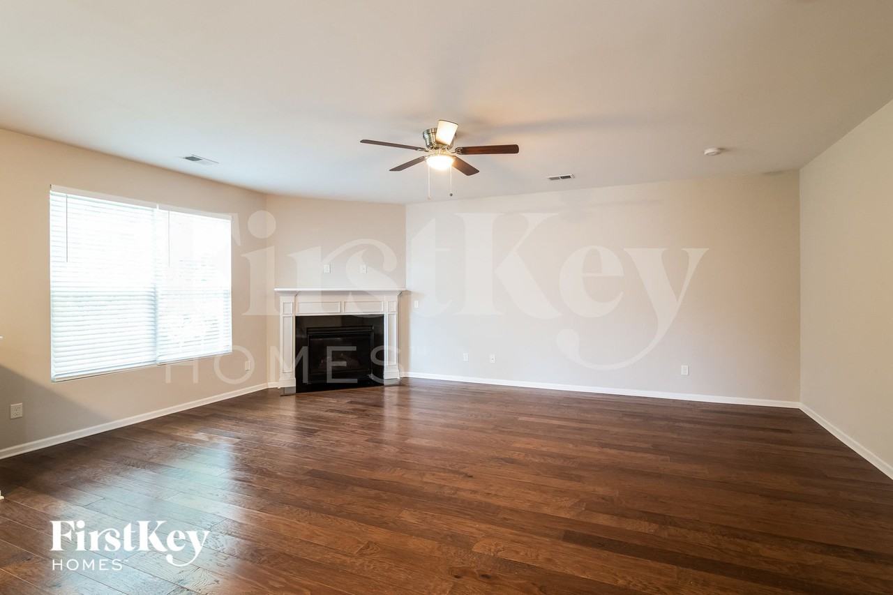 987 Cedarfield Ln - Photo 3 of 15