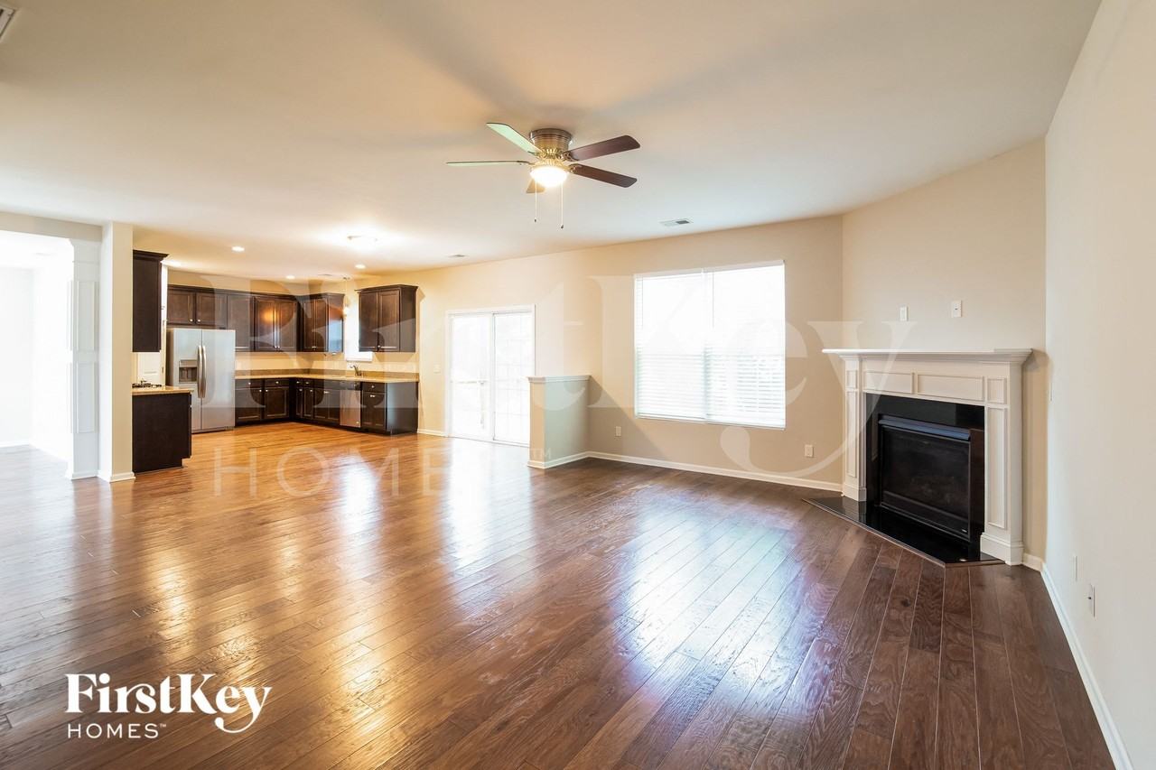 987 Cedarfield Ln - Photo 4 of 15