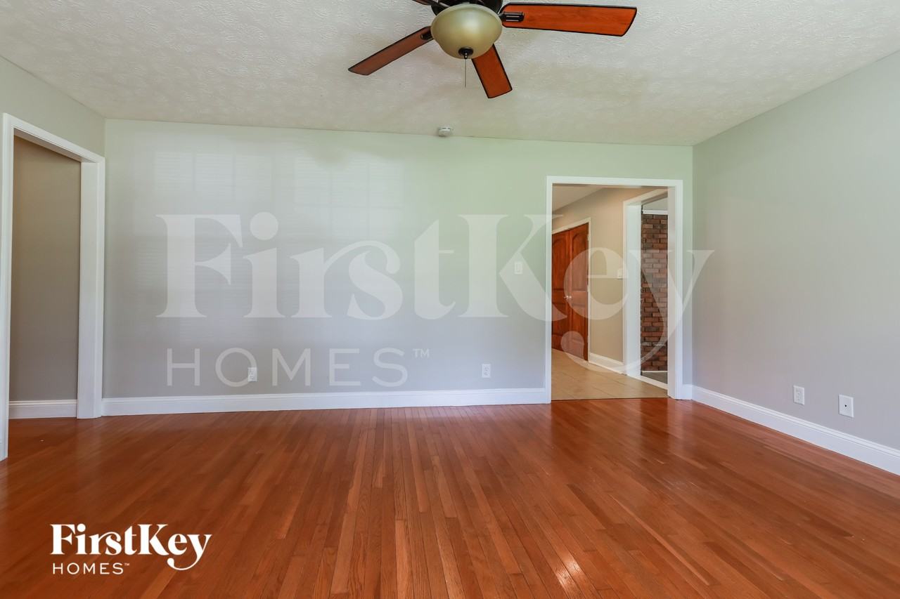 124 Northridge Dr - Photo 3 of 15