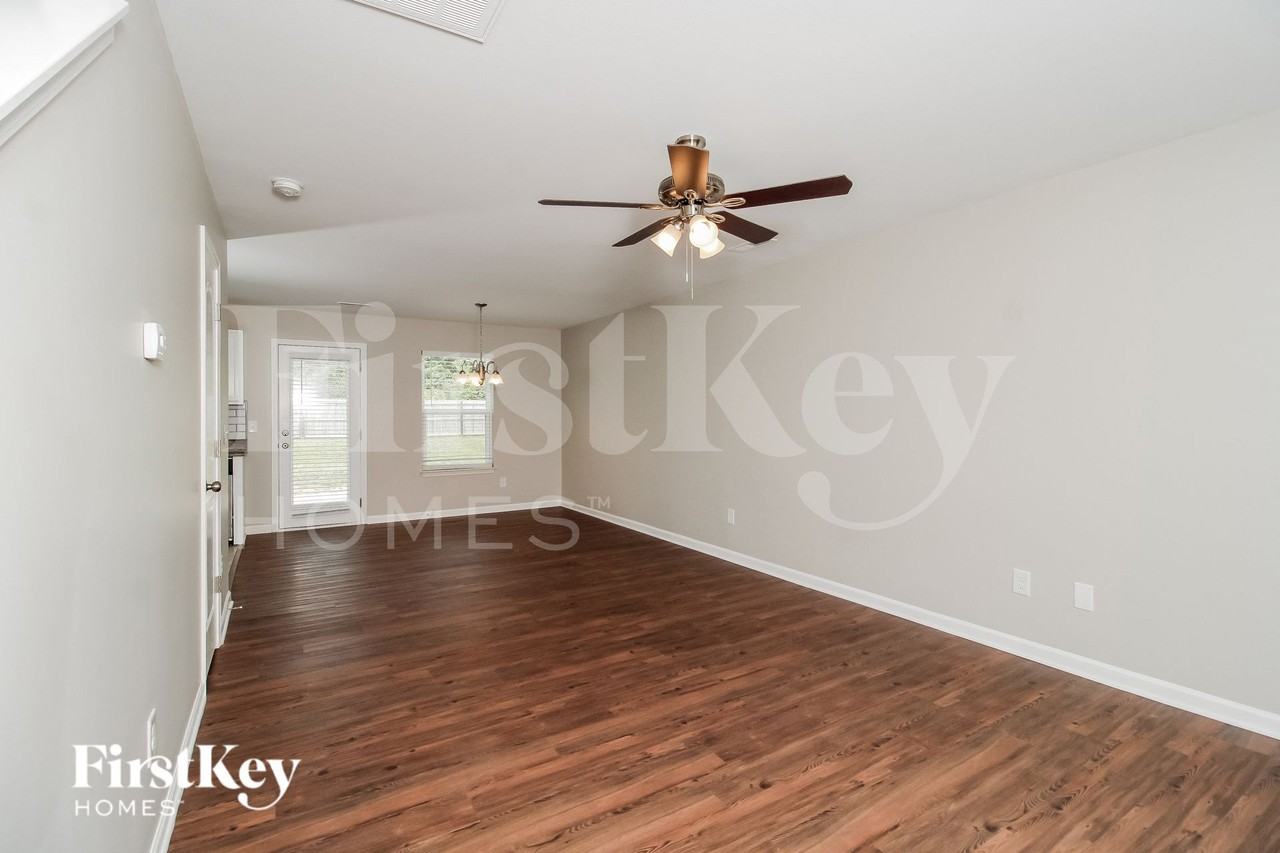 1104 Waterlyn Dr - Photo 2 of 15