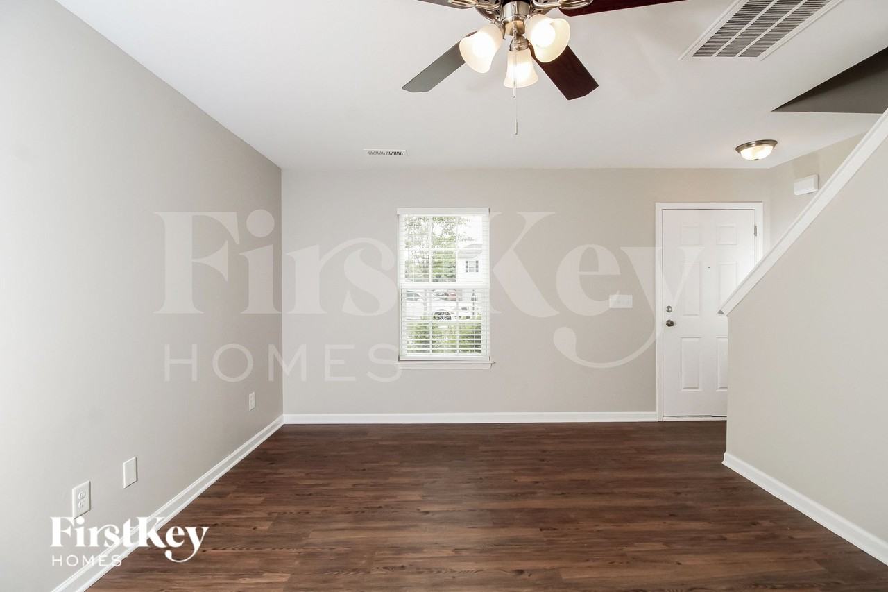 1104 Waterlyn Dr - Photo 3 of 15