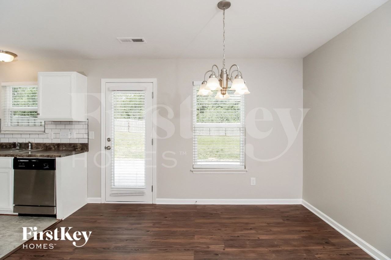 1104 Waterlyn Dr - Photo 4 of 15