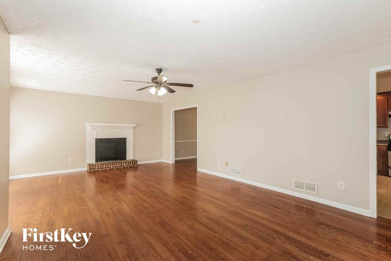 3843 Holland Dr - Photo 3 of 15