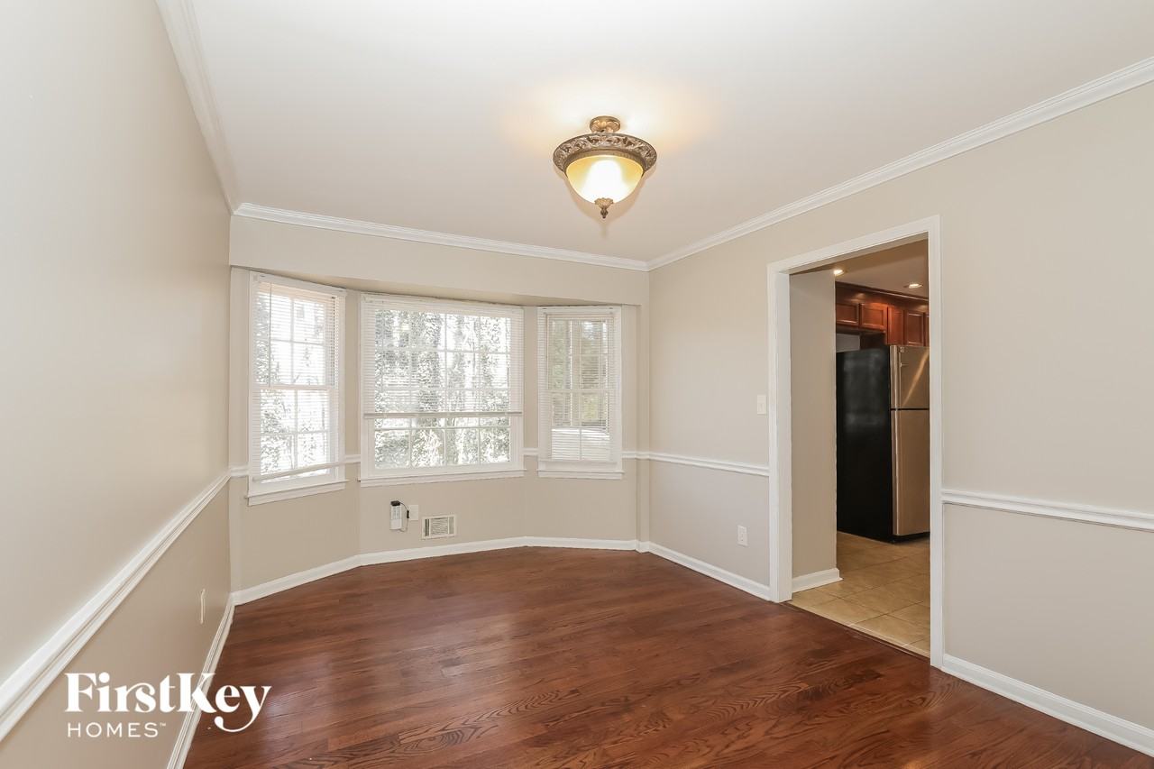 3843 Holland Dr - Photo 5 of 15