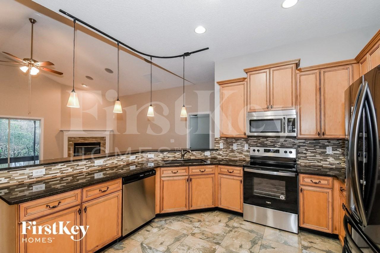 652 Reflection Cove Rd - Photo 5 of 15