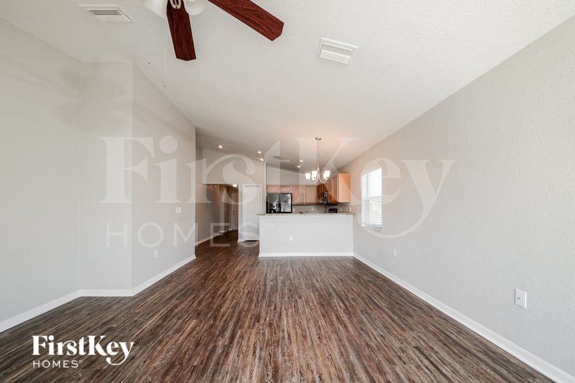 2318 11th Ave E - Photo 2 of 15