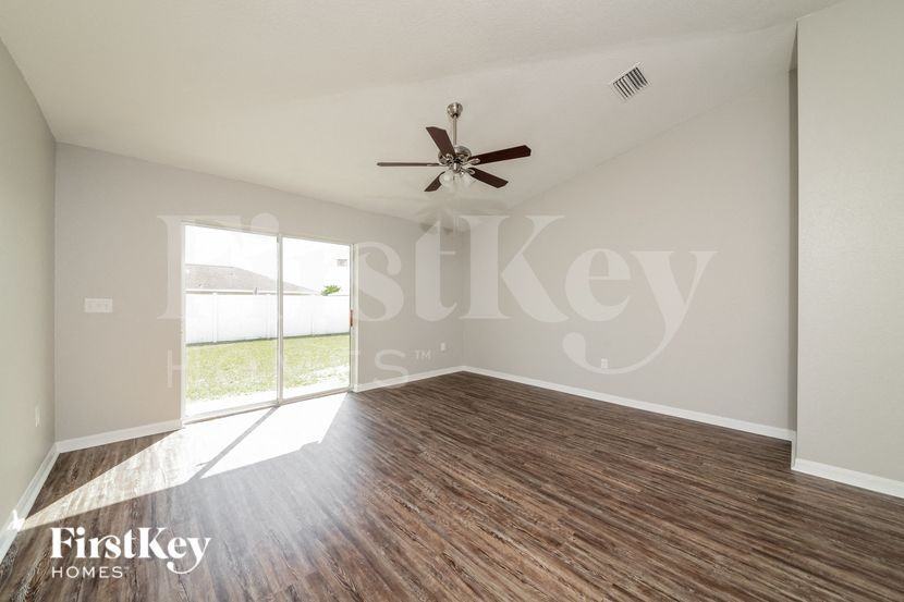 2318 11th Ave E - Photo 4 of 15