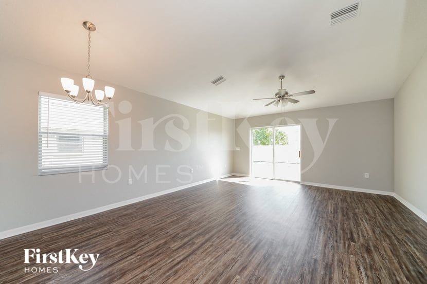 2318 11th Ave E - Photo 5 of 15