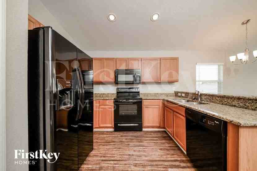 2318 11th Ave E - Photo 7 of 15