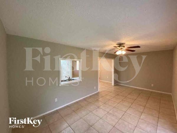 798 Chevy Chase St - Photo 5 of 13