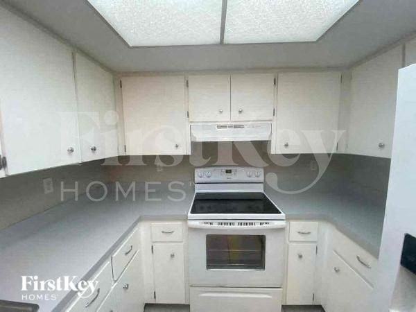 798 Chevy Chase St - Photo 7 of 13