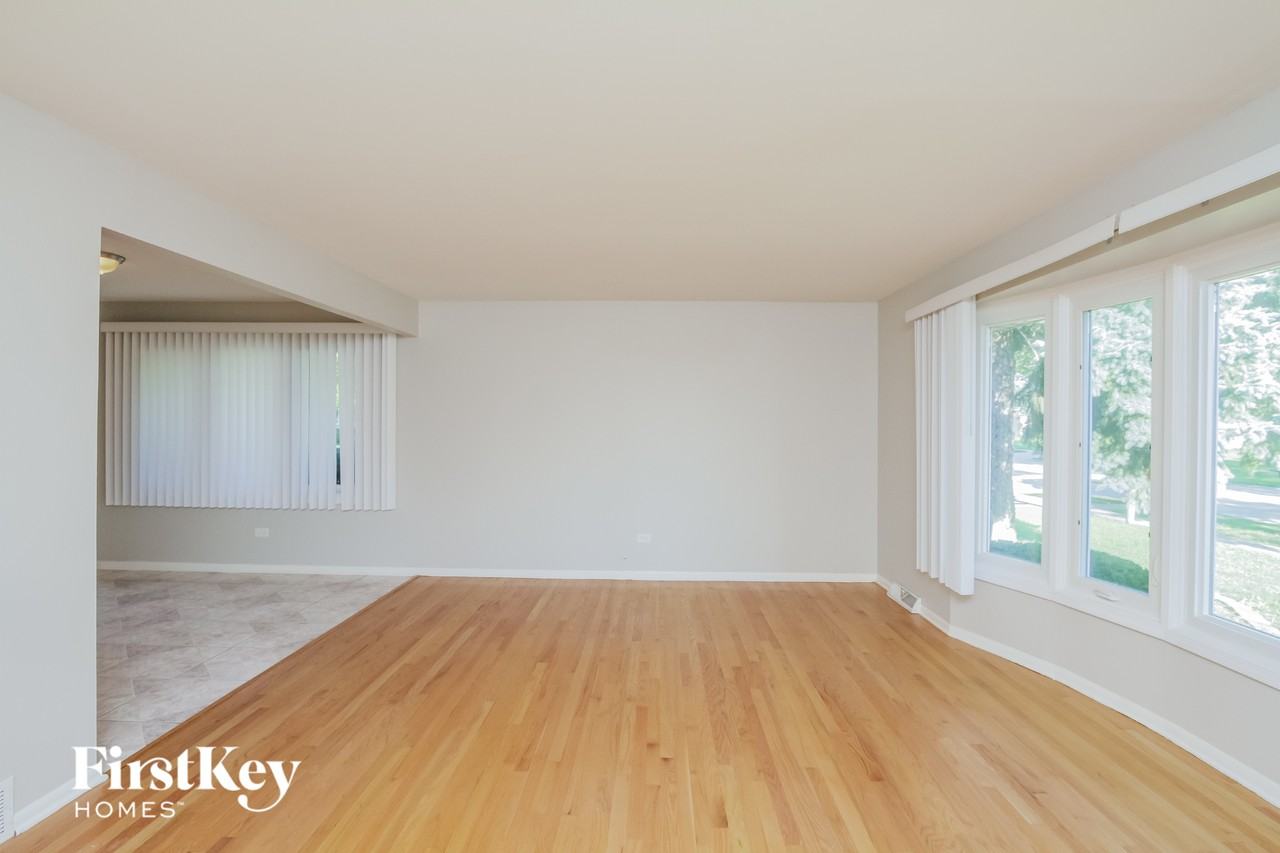 7758 Sycamore Dr - Photo 3 of 15