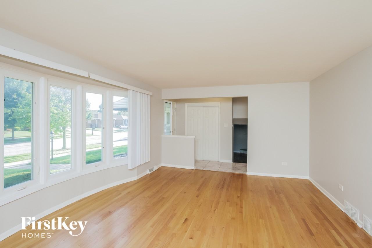 7758 Sycamore Dr - Photo 4 of 15