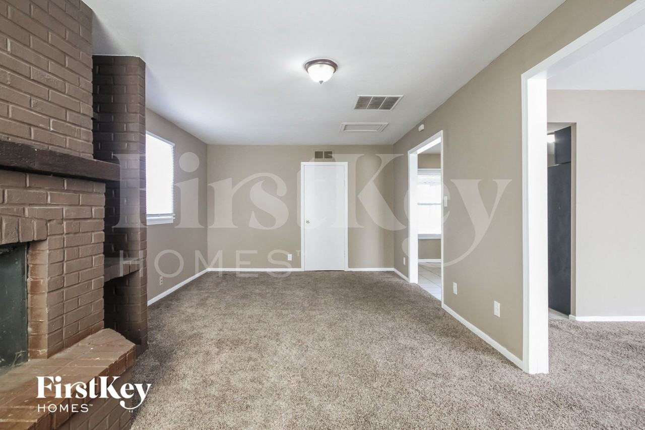 6720 E 42nd St - Photo 6 of 15