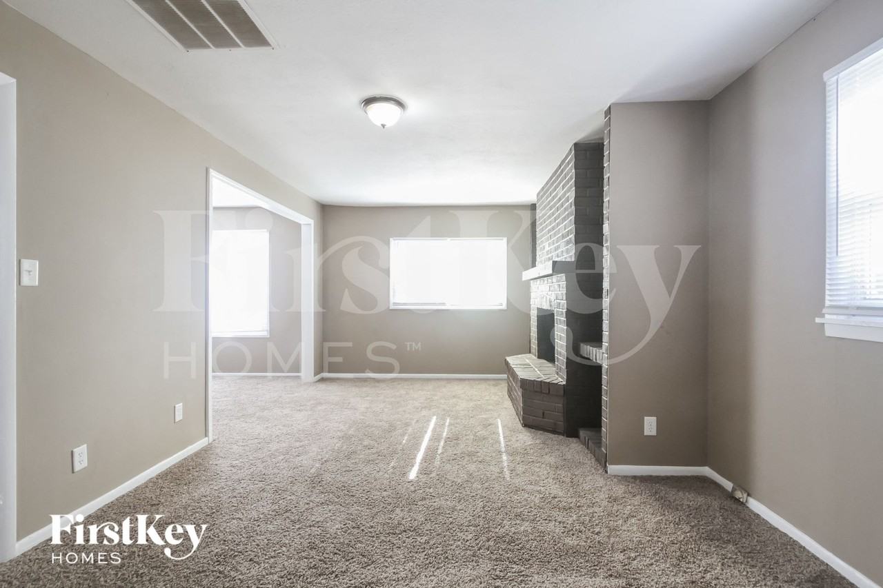 6720 E 42nd St - Photo 7 of 15