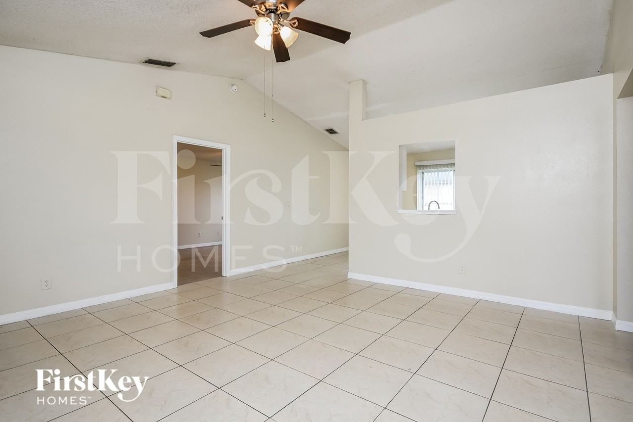 646 Crane Dr - Photo 5 of 17