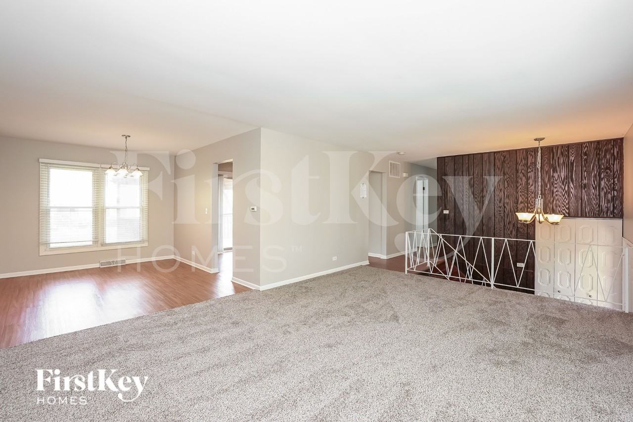 644 N Ashbury Ave - Photo 3 of 16