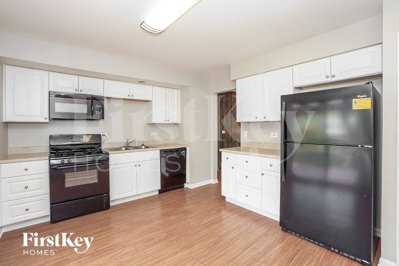 644 N Ashbury Ave - Photo 5 of 16