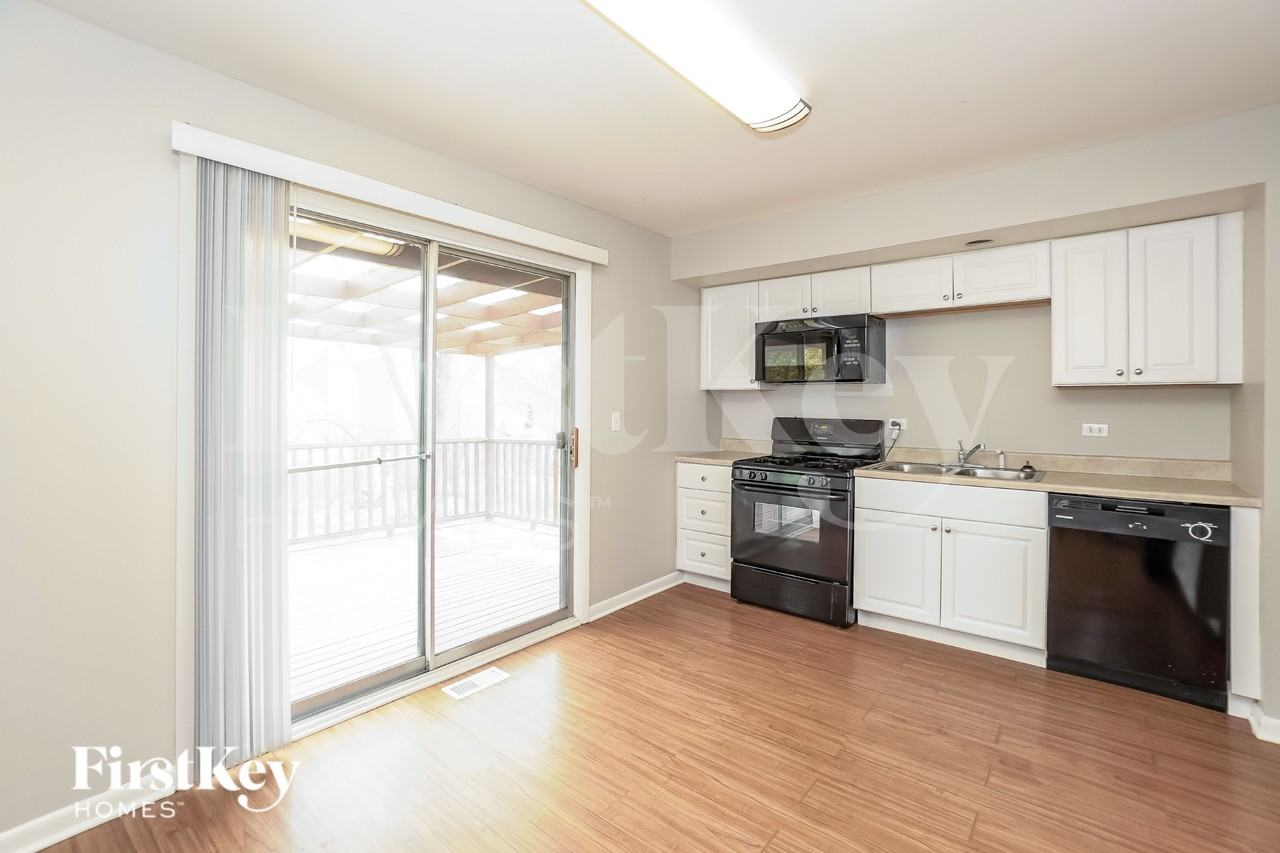 644 N Ashbury Ave - Photo 6 of 16