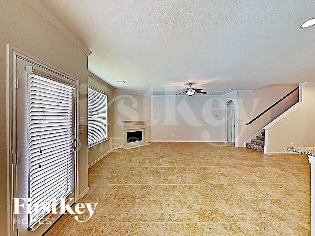 24431 Sundance Spring Dr - Photo 2 of 17