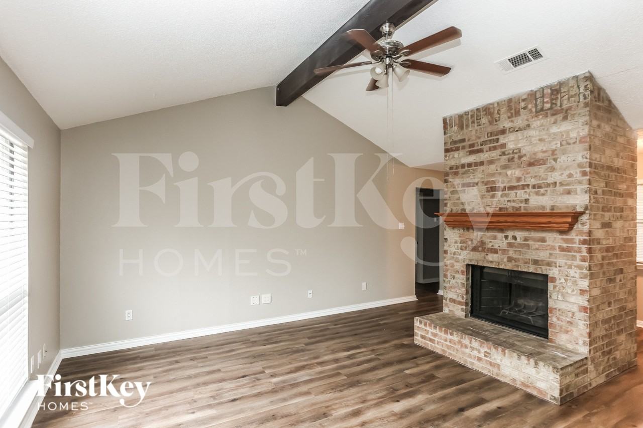 231 Myrtle Dr - Photo 2 of 16