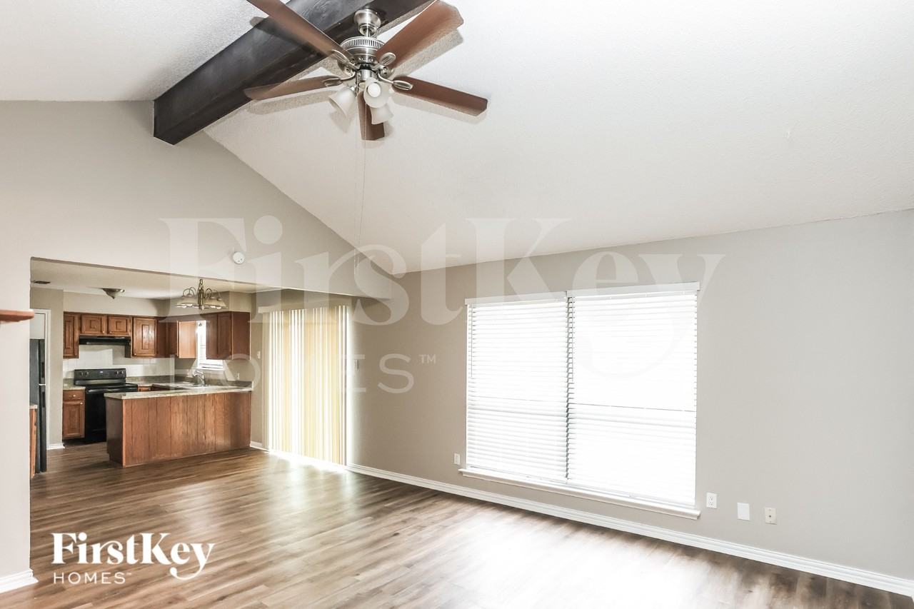 231 Myrtle Dr - Photo 4 of 16