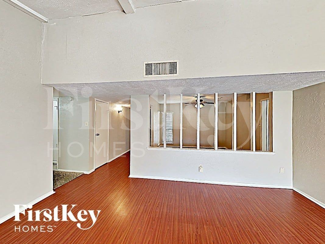 16934 Macleish Dr - Photo 3 of 16