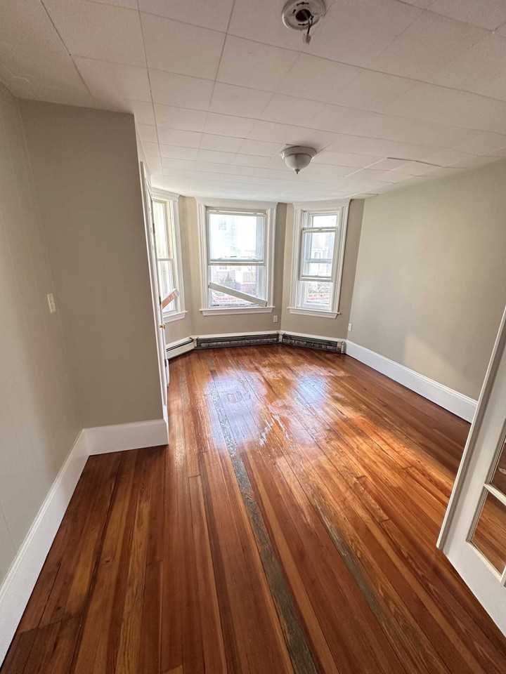 Congress Ave - Photo 5 of 8