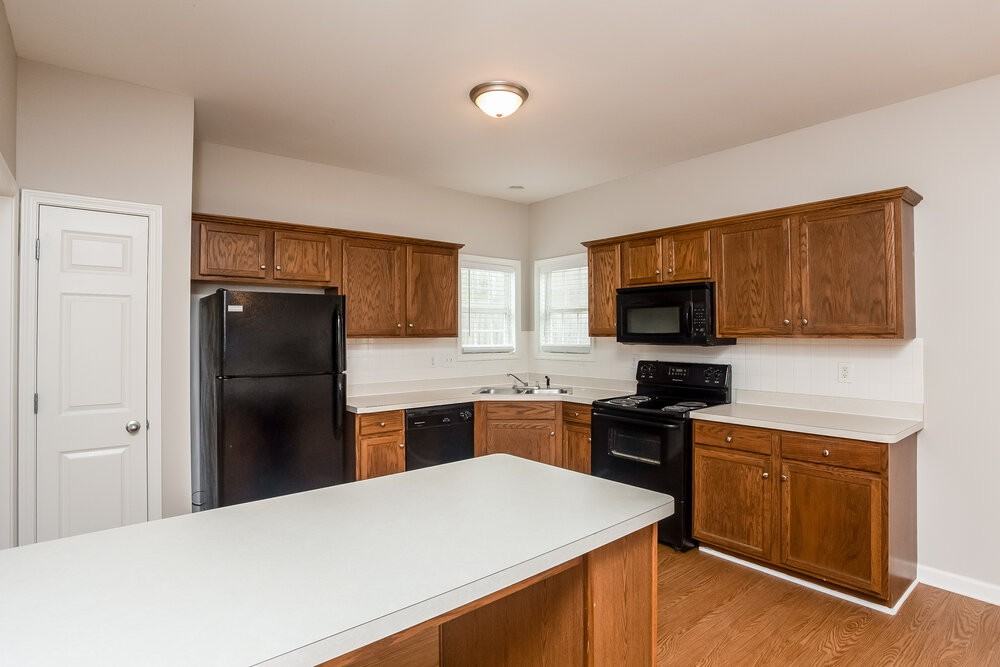 880 Terrace Mill Dr - Photo 5 of 17