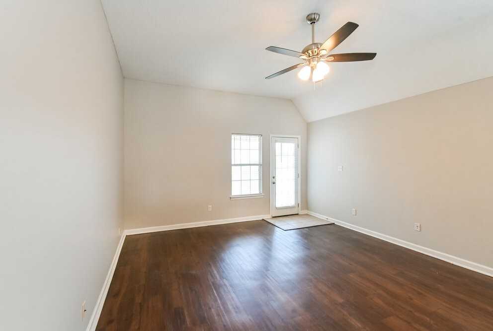 9908 Tremont Dr - Photo 4 of 17