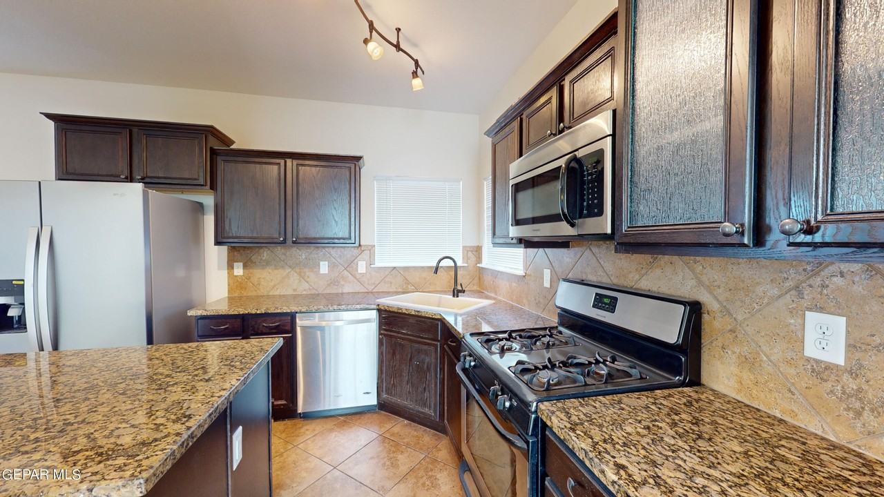 12729 Destiny Ave - Photo 5 of 35