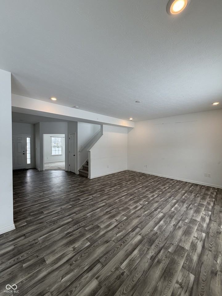 1184 Lakeshore Dr - Photo 3 of 18