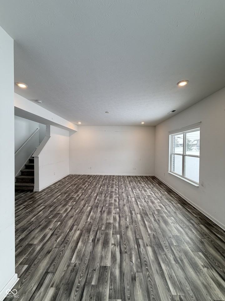 1184 Lakeshore Dr - Photo 4 of 18