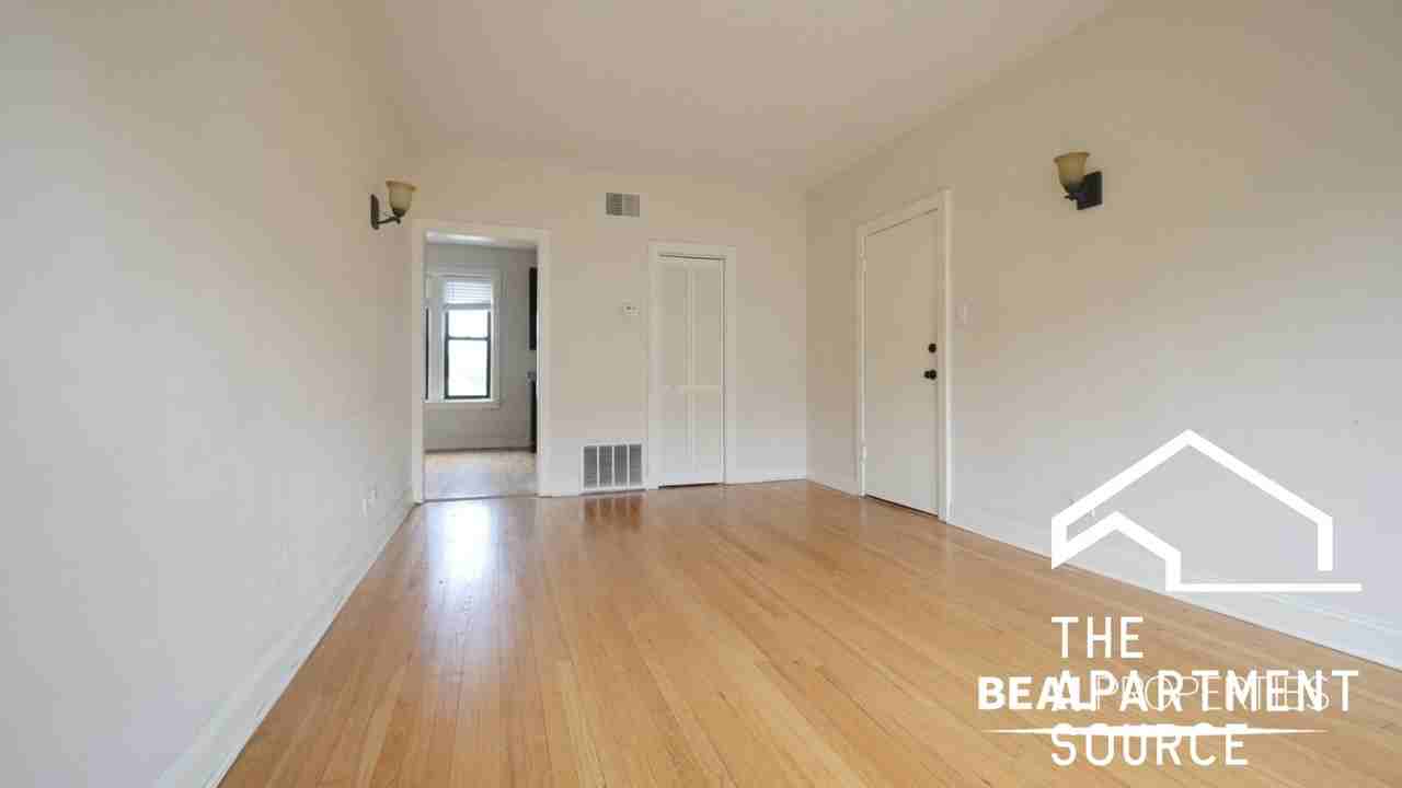 N Ashland Ave #W2 - Photo 2 of 5