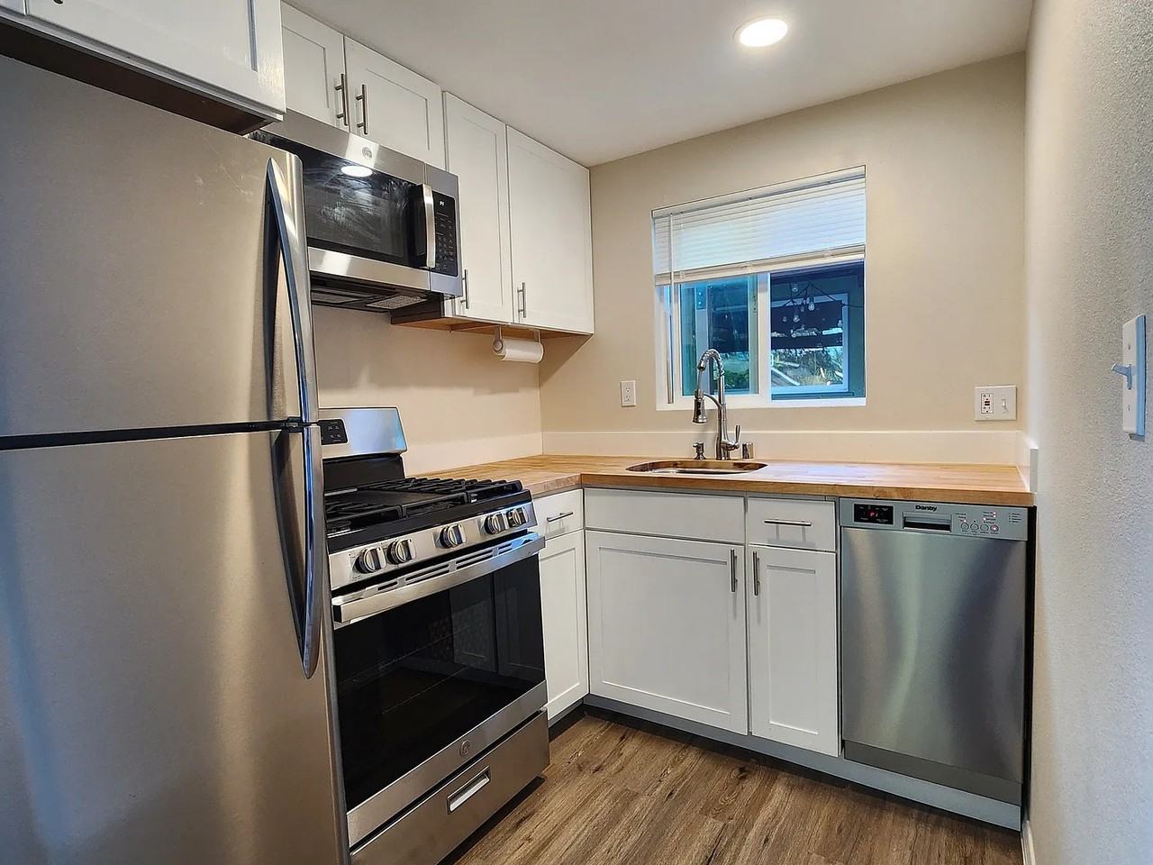 412 Delphine Pl - Photo 6 of 10