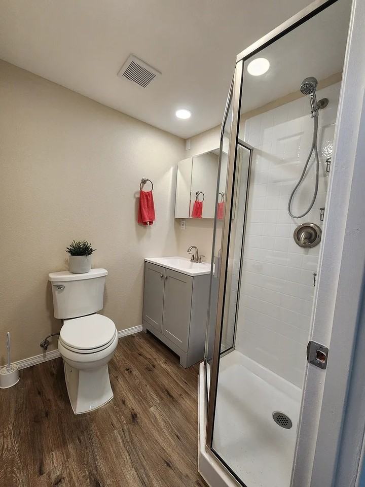 412 Delphine Pl - Photo 7 of 10