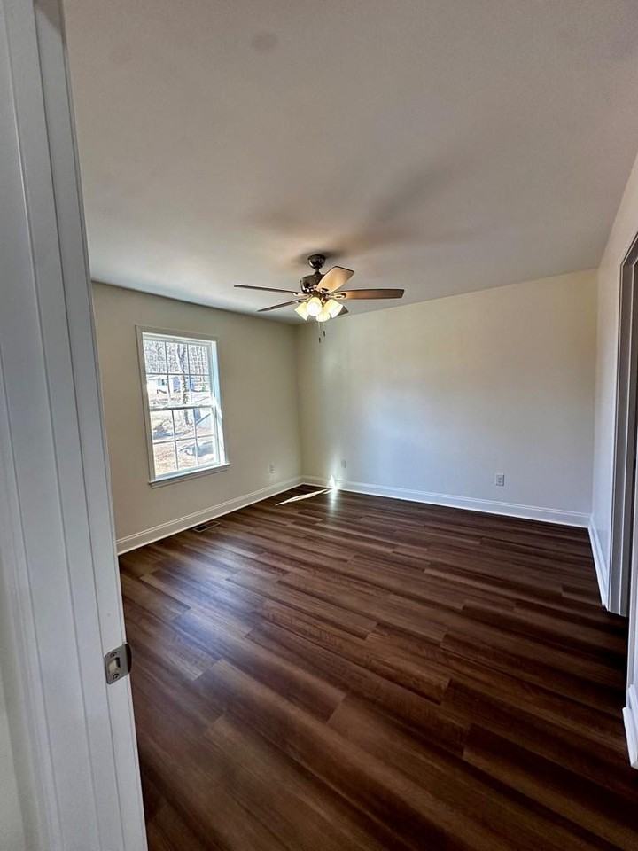 1304 Riverbend Rd - Photo 5 of 6