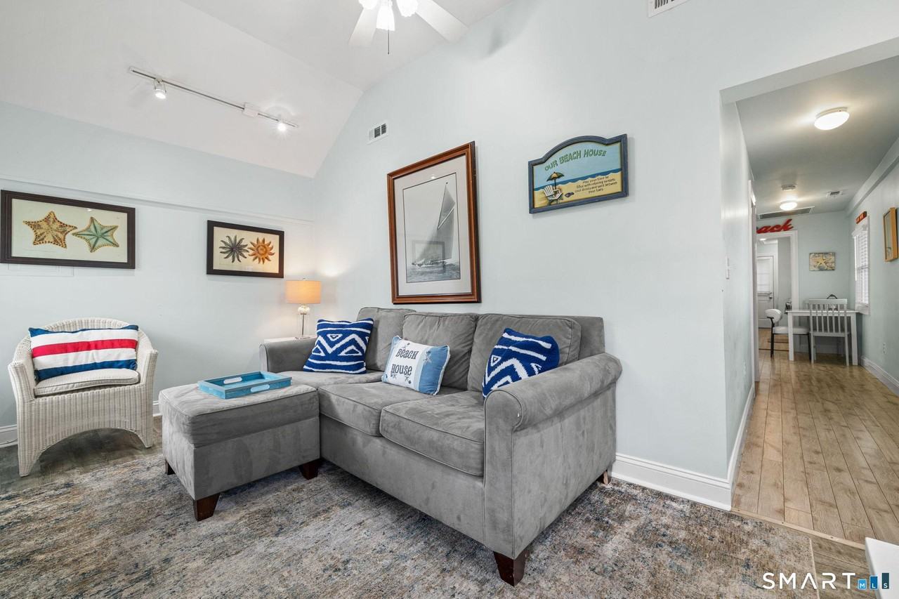 108 College Pl - Photo 3 of 14